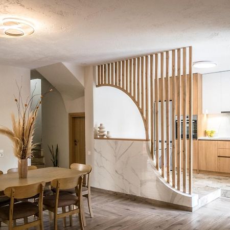 Niriides Luxury Villas ヘルソニソス エクステリア 写真