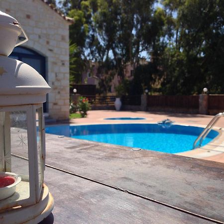 Niriides Luxury Villas ヘルソニソス エクステリア 写真
