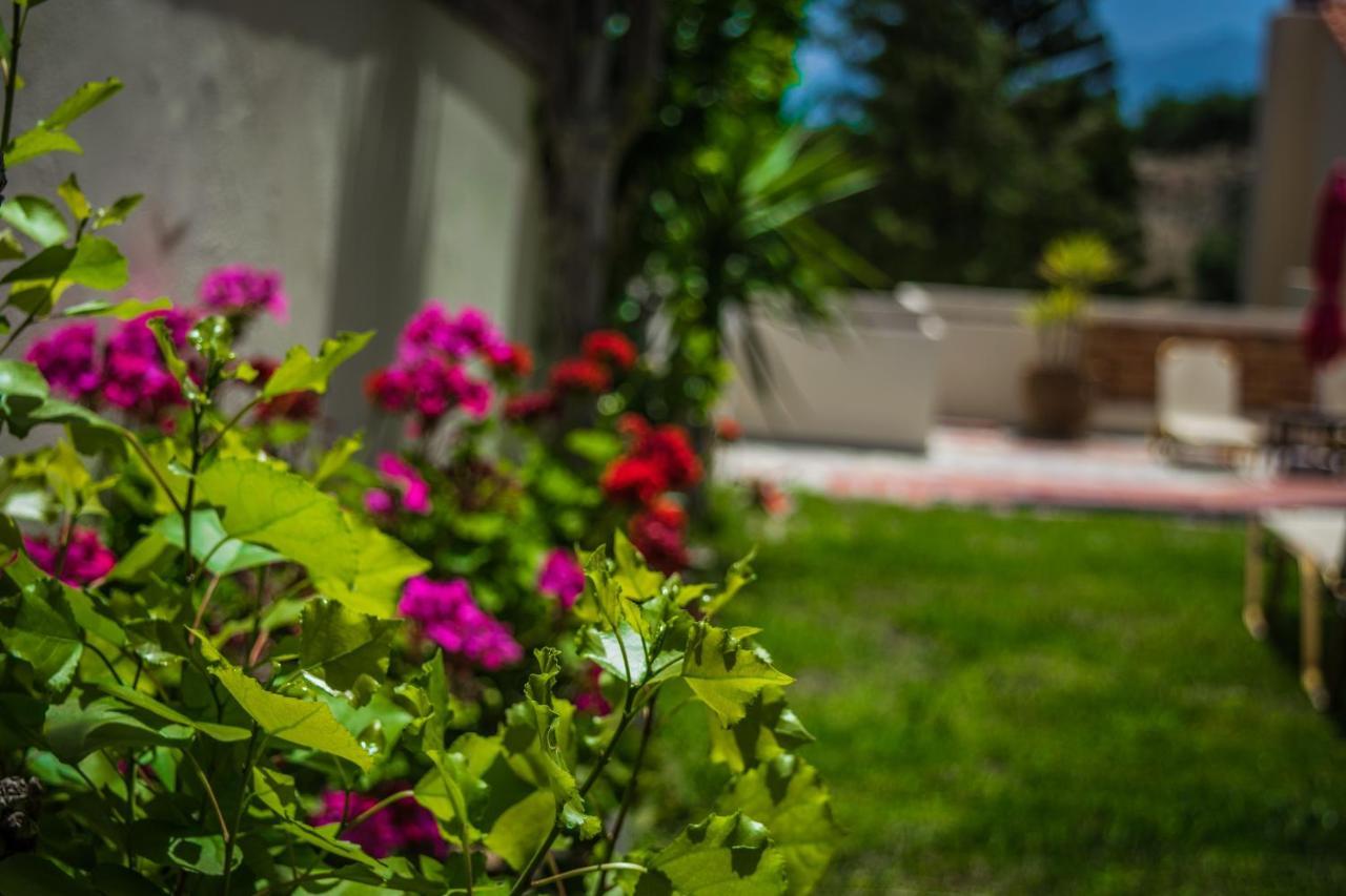 Niriides Luxury Villas ヘルソニソス エクステリア 写真