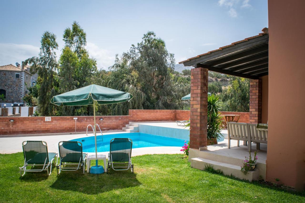 Niriides Luxury Villas ヘルソニソス エクステリア 写真