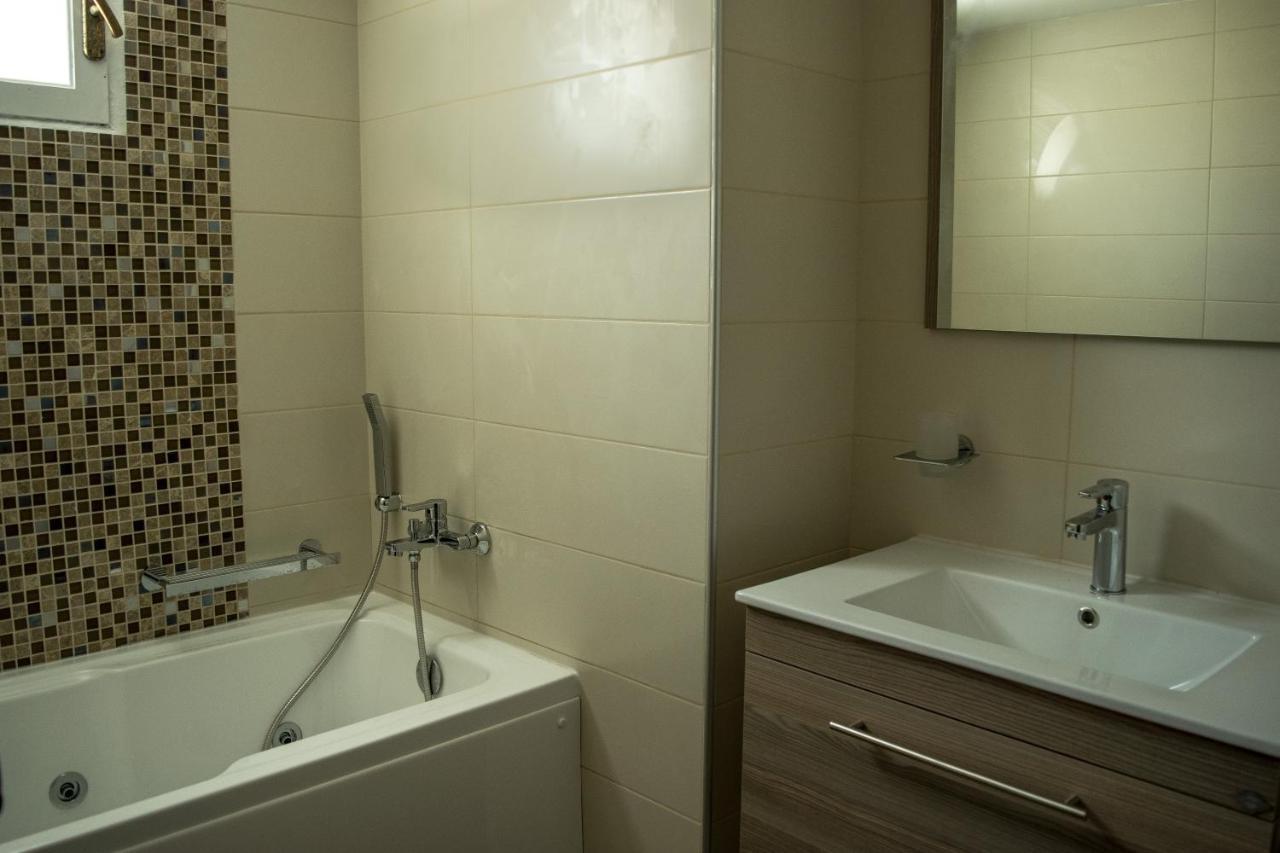 Niriides Luxury Villas ヘルソニソス エクステリア 写真