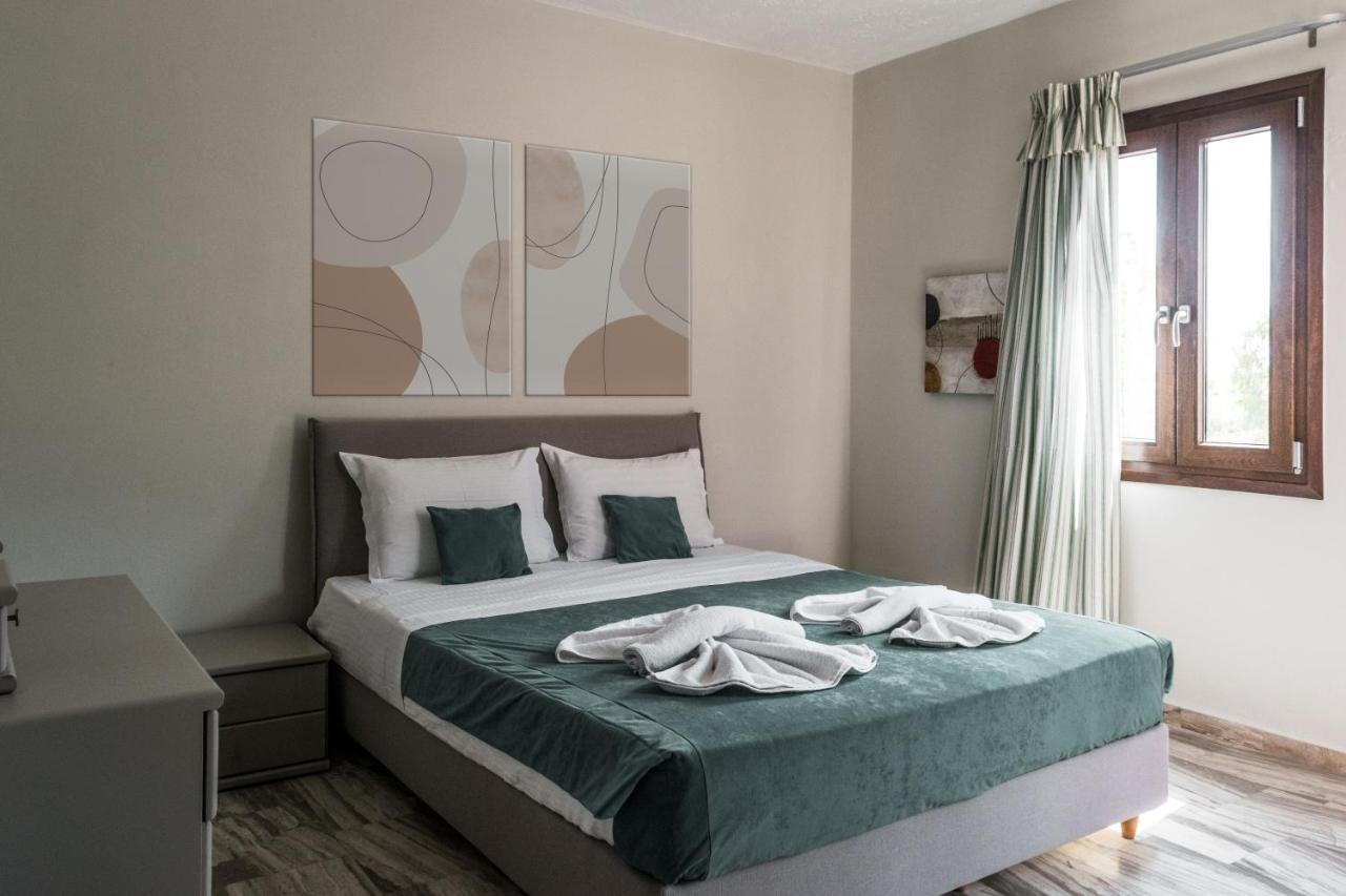 Niriides Luxury Villas ヘルソニソス エクステリア 写真