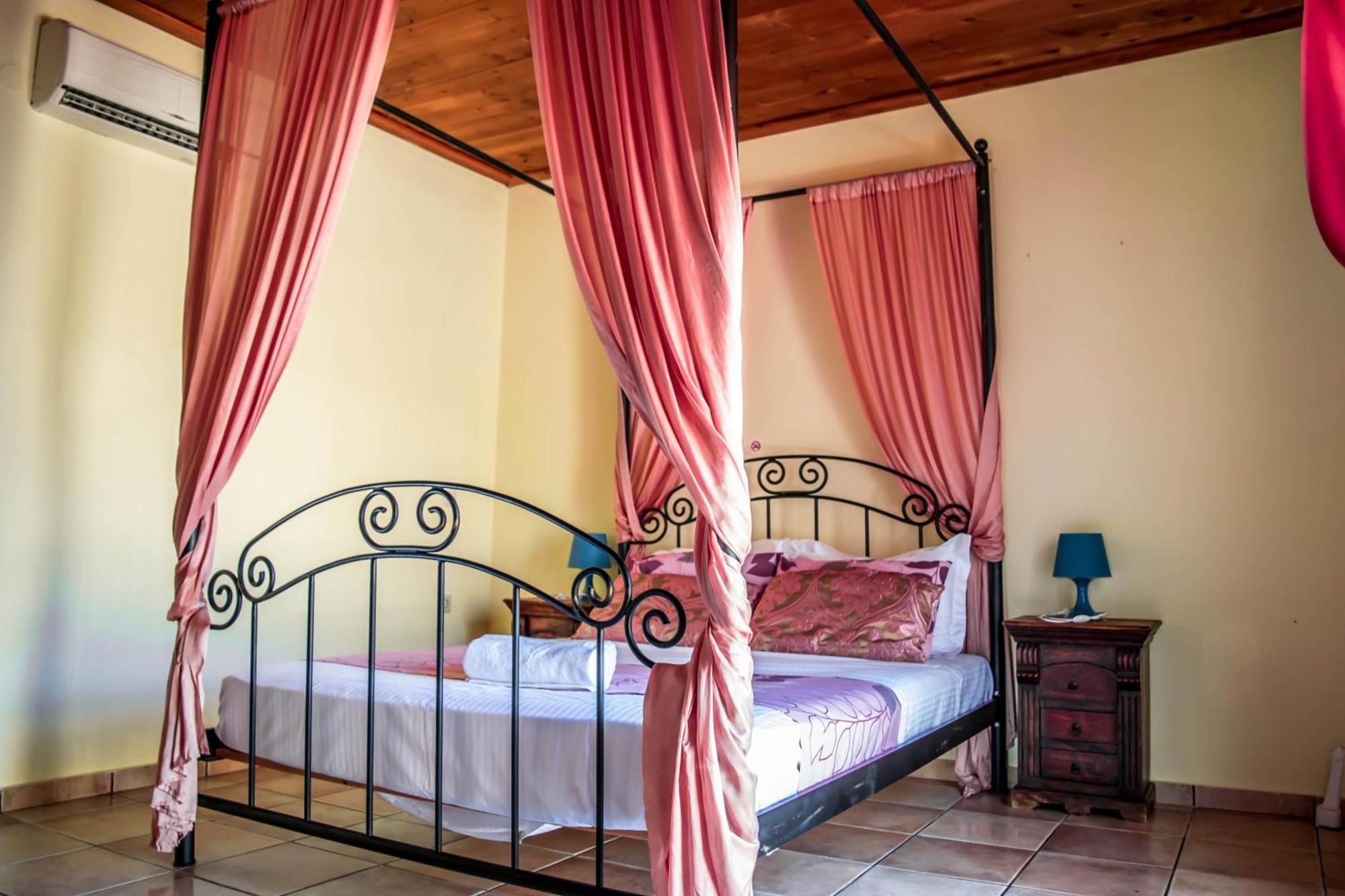 Niriides Luxury Villas ヘルソニソス エクステリア 写真