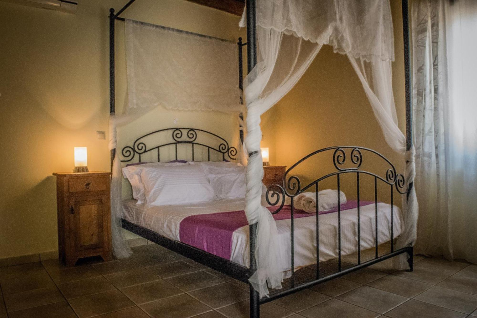 Niriides Luxury Villas ヘルソニソス エクステリア 写真