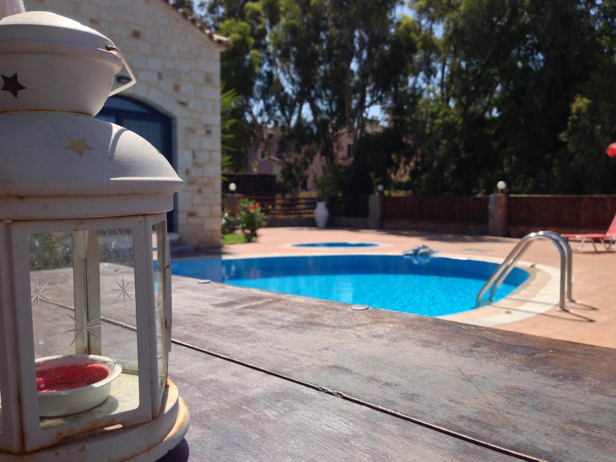 Niriides Luxury Villas ヘルソニソス エクステリア 写真